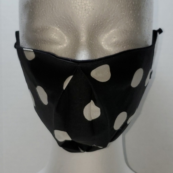 🖤FREE W/BUNDLE PURCHASE🖤*Polka Dotted Handcrafted Face Mask - Picture 2 of 7